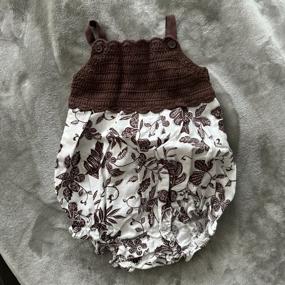 Like NEW Baby Gap Brown & White Floral Romper with Matching Sweater Sz 3-6 mos - Picture 3 of 8